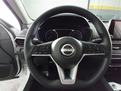 2025 Nissan Altima — photo 12 view