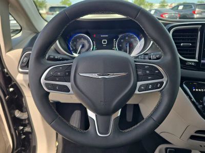 2024 Chrysler Pacifica — photo 24 view