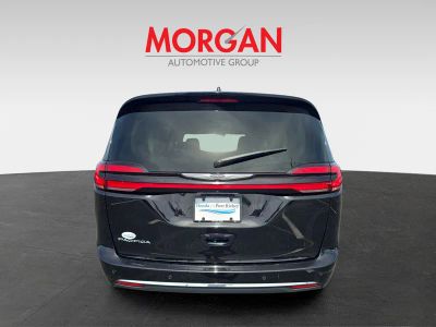 2024 Chrysler Pacifica — detail view
