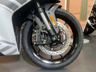 2026 CFMOTO 300SS - Photo 10