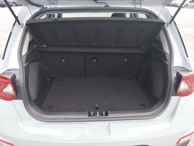 2025 Hyundai Venue — photo 11 view