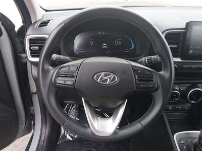 2025 Hyundai Venue — photo 12 view