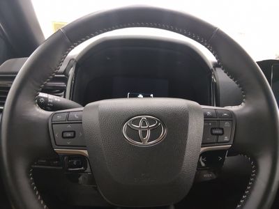 2025 Toyota Camry — photo 12 view
