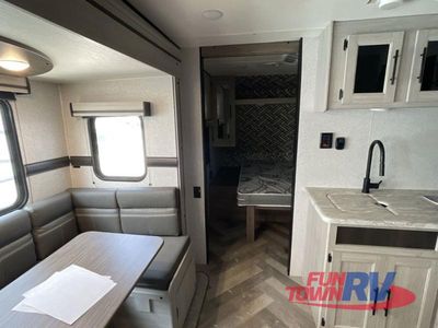 2024 CrossRoads RV Zinger - Photo 4