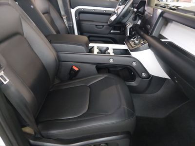 2025 Land Rover Defender - Photo 17