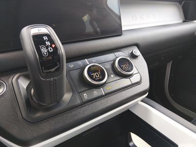 2025 Land Rover Defender - Photo 25