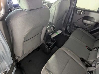 2026 Jeep Gladiator — photo 16 view