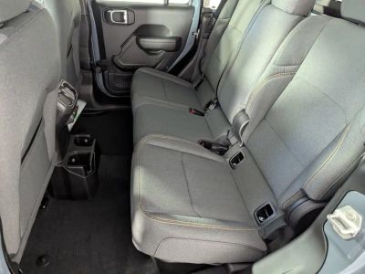 2026 Jeep Gladiator — photo 14 view