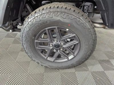 2026 Jeep Gladiator — photo 17 view