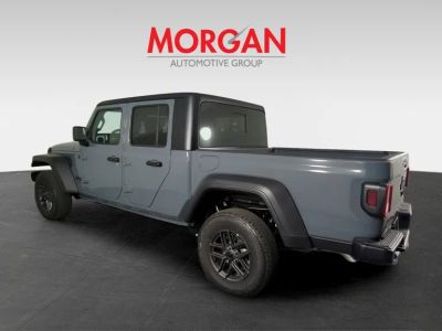 2026 Jeep Gladiator — photo 7 view