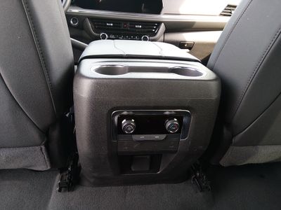 2025 Chevrolet Suburban - Photo 20