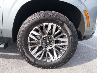 2025 Chevrolet Suburban - Photo 10