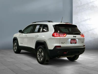 2019 Jeep Cherokee — interior view