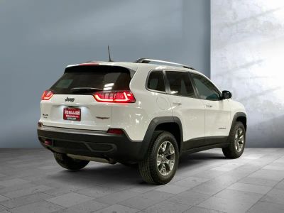 2019 Jeep Cherokee — engine compartment view