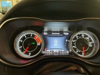 2019 Jeep Cherokee — photo 10 view