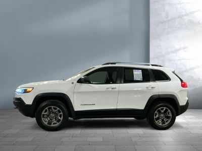 2019 Jeep Cherokee — rear three-quarter view