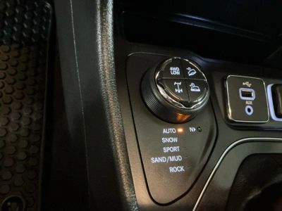 2019 Jeep Cherokee — photo 13 view