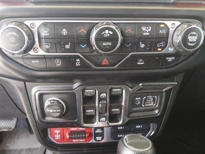 2022 Jeep Gladiator - Photo 20