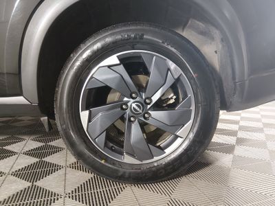 2024 Nissan Rogue — photo 10 view