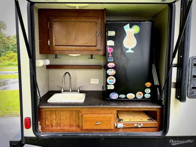 2017 Coachmen Freedom Express — photo 13 view