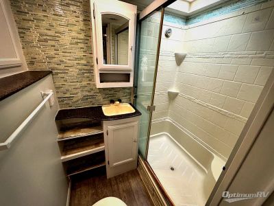 2017 Coachmen Freedom Express — photo 11 view