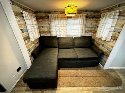 2017 Coachmen Freedom Express — photo 10 view