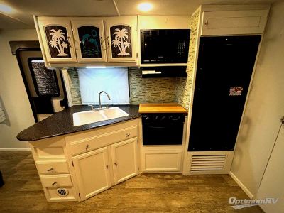 2017 Coachmen Freedom Express — engine compartment view