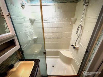 2017 Coachmen Freedom Express — photo 12 view