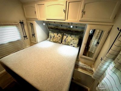 2017 Coachmen Freedom Express — photo 7 view