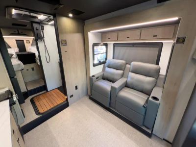 2026 Grand Design LINEAGE SERIES M - Photo 7