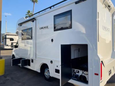 2026 Grand Design LINEAGE SERIES M - Photo 25