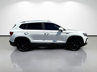 2023 Volkswagen Taos - Photo 2