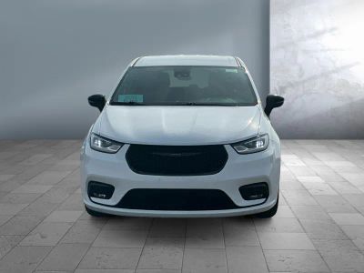 2024 Chrysler Pacifica - Photo 2