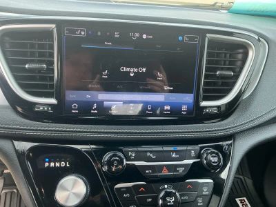 2024 Chrysler Pacifica - Photo 11