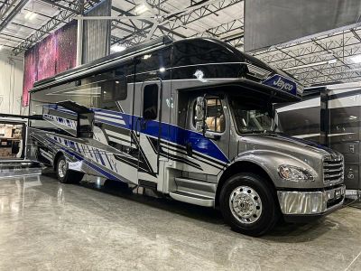 2025 Jayco SENECA PRESTIGE — front three-quarter view