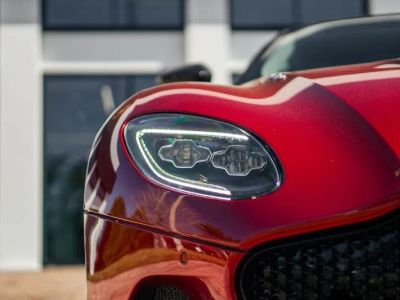 2019 Aston Martin DBS — photo 9 view