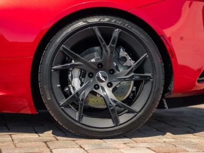 2019 Aston Martin DBS — photo 16 view