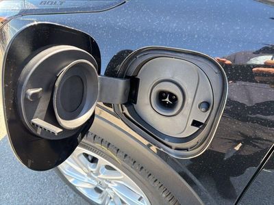 2027 Chevrolet Bolt - Photo 10