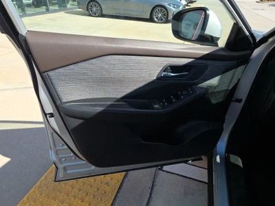 2023 Nissan Rogue — photo 11 view