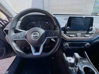 2023 Nissan Altima — photo 8 view