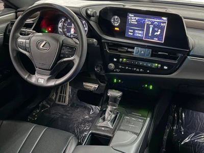 2022 Lexus ES 350 Sedan - Photo 4