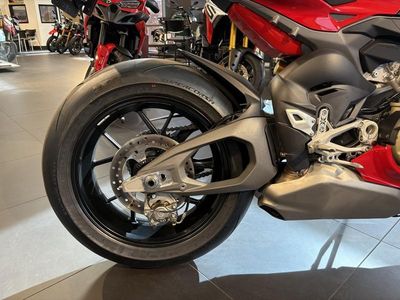 2026 Ducati Panigale V4 - Photo 11