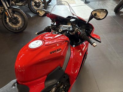 2026 Ducati Panigale V4 - Photo 12