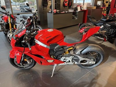 2026 Ducati Panigale V4 - Photo 8