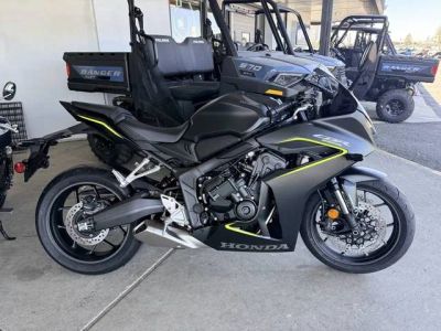 2026 Honda® CBR650R E-Clutch — front three-quarter view