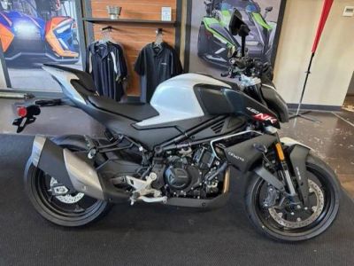 2025 CFMOTO 450NK — front three-quarter view