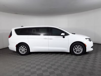 2022 Chrysler Voyager - Photo 2