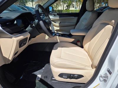 2026 Jeep Grand Cherokee — photo 12 view