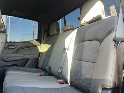2024 Chevrolet Colorado - Photo 23