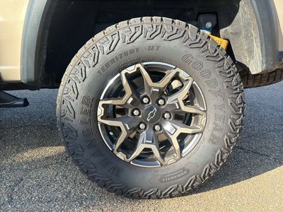 2024 Chevrolet Colorado - Photo 11